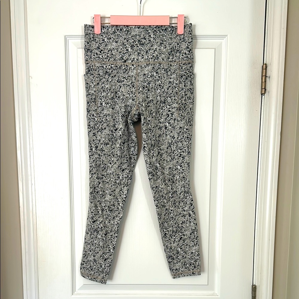Athleta salutation stash textured tight legging M